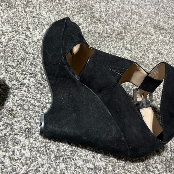 NINE WEST  SIZE 7 BLACK FAUX SUEDE OPEN TOE WEDGES PLATFORM SHOES- See Note - Picture 6 of 12